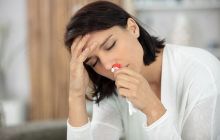 Как остановить кровь из носа: причины и помощь при носовом кровотечении